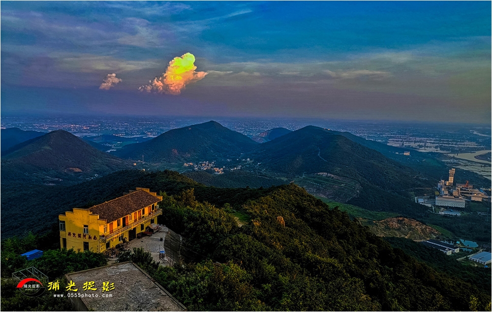 《青山之巅》吴波.jpg