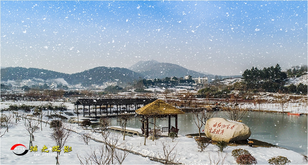 34-7 雪染万山.jpg